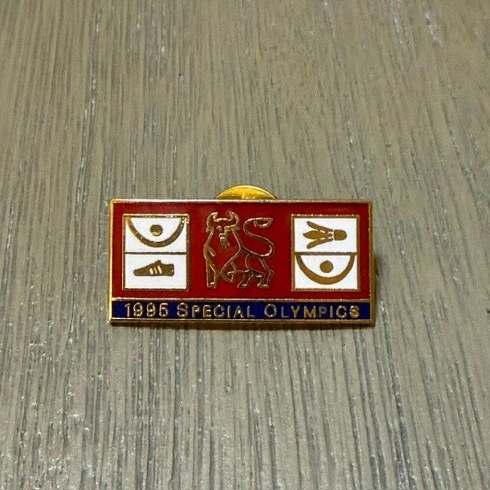 Vintage 1995 Special Olympics Merrell Lynch Badminton Track Enamel Lapel Pin